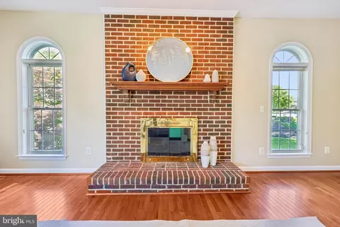 Living - 20547 Courier Ridge Pl, Ashburn, VA 20147 photo 3 of 9