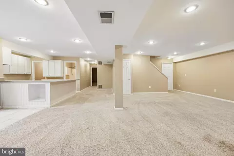 Living - 20547 Courier Ridge Pl, Ashburn, VA 20147 photo 9 of 9