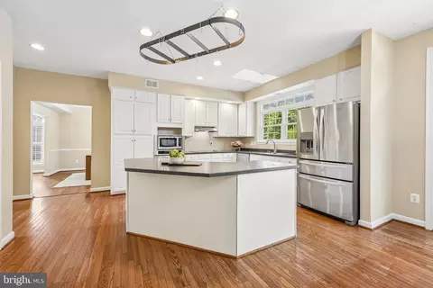 Kitchen - 20547 Courier Ridge Pl, Ashburn, VA 20147 photo 3 of 6