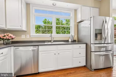 Kitchen - 20547 Courier Ridge Pl, Ashburn, VA 20147 photo 5 of 6