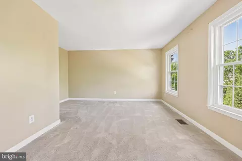 Living - 20547 Courier Ridge Pl, Ashburn, VA 20147 photo 8 of 9