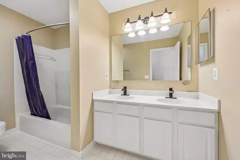 Bath - 20547 Courier Ridge Pl, Ashburn, VA 20147 photo 4 of 5