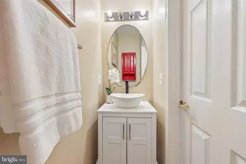 Bath - 20547 Courier Ridge Pl, Ashburn, VA 20147 photo 1 of 5