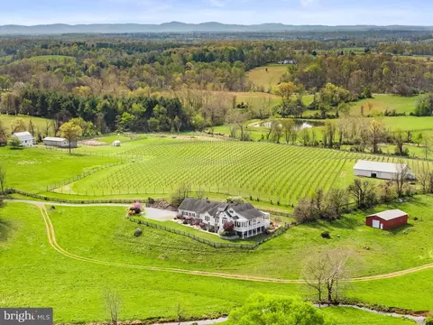 35047 Snickersville Tpke, Round Hill, VA 20141