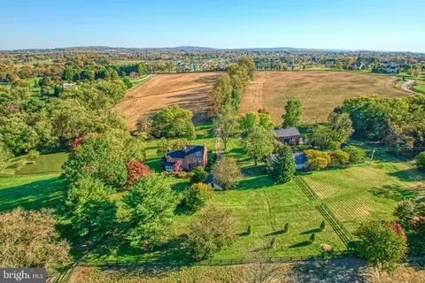 38678 Piggott Bottom Rd, Hamilton, VA 20158