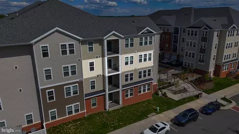 700 Mount Airy Ter NE #301, Leesburg, VA 20176