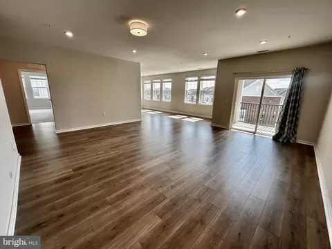 700 Mount Airy Ter NE #301, Leesburg, VA 20176
