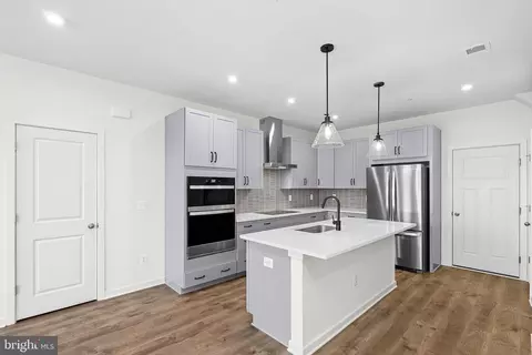 43841 Venetian Sq, Ashburn, VA 20147