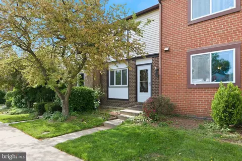 614 Giles Pl, Sterling, VA 20164