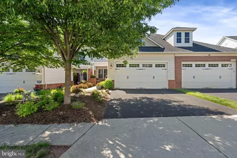 44367 Oakmont Manor Sq, Ashburn, VA 20147