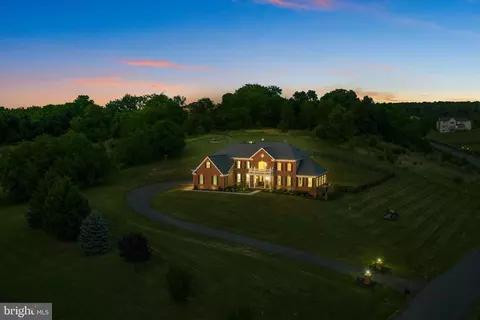 15064 Barlow Dr, Waterford, VA 20197