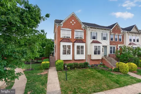 557 Edmonton Ter NE, Leesburg, VA 20176