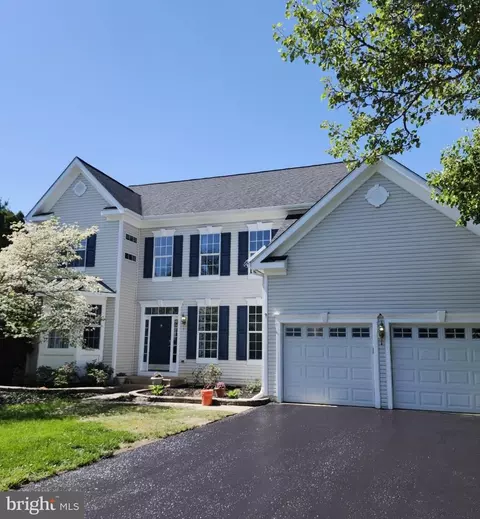 17565 Brookville Ct, Round Hill, VA 20141