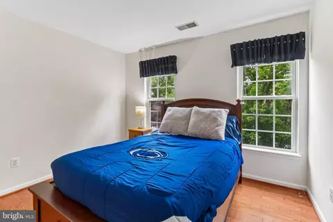 Bedroom - 43528 Clivedon Ct, Ashburn, VA 20147 photo 5 of 6
