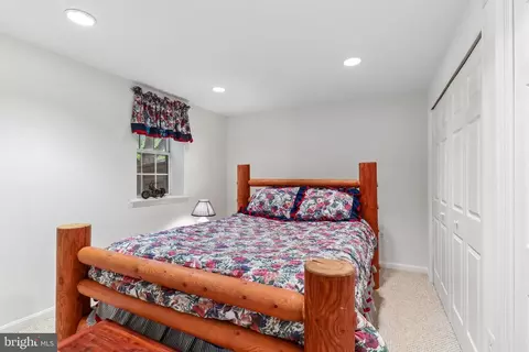 Bedroom - 43528 Clivedon Ct, Ashburn, VA 20147 photo 6 of 6