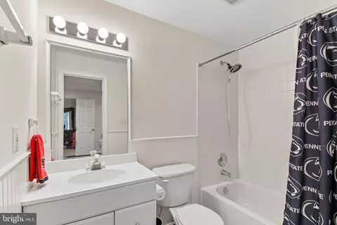 Bath - 43528 Clivedon Ct, Ashburn, VA 20147 photo 6 of 6
