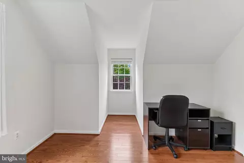 Entry Way - 43528 Clivedon Ct, Ashburn, VA 20147 photo 3 of 4