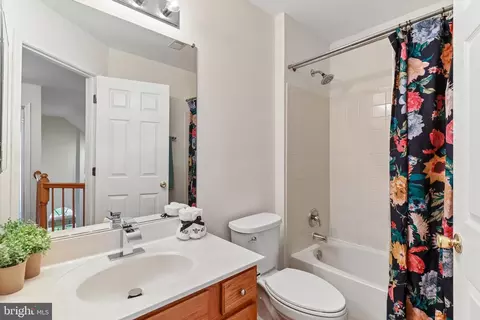 Bath - 43528 Clivedon Ct, Ashburn, VA 20147 photo 5 of 6