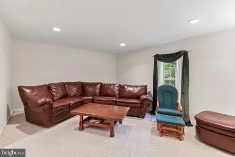 Living - 43528 Clivedon Ct, Ashburn, VA 20147 photo 1 of 1
