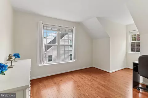 Bedroom - 43528 Clivedon Ct, Ashburn, VA 20147 photo 3 of 6