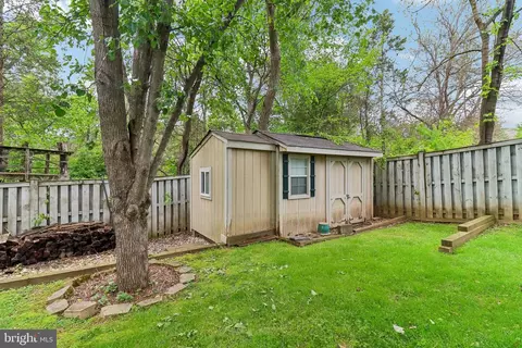 Exterior - 43528 Clivedon Ct, Ashburn, VA 20147 photo 10 of 11