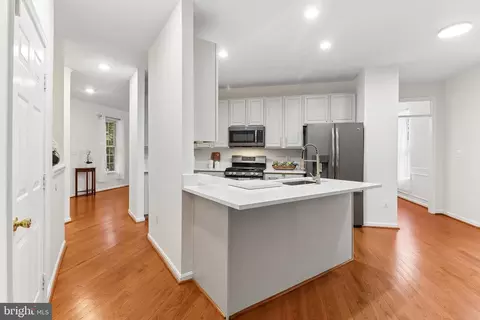 Kitchen - 43528 Clivedon Ct, Ashburn, VA 20147 photo 1 of 3