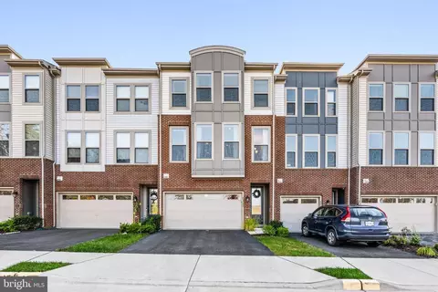 42385 Dogwood Glen Sq, Sterling, VA 20166