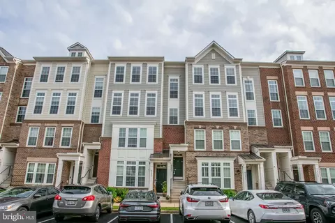 43573 Helmsdale Ter, Chantilly, VA 20152