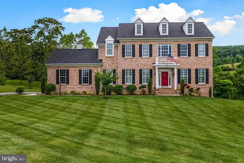 35124 Greyfriar Dr, Round Hill, VA 20141