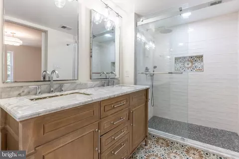 Bath - 230 E Juniper Ave, Sterling, VA 20164 photo 5 of 6