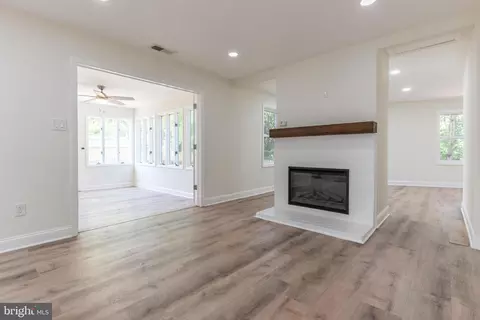 Living - 230 E Juniper Ave, Sterling, VA 20164 photo 3 of 5