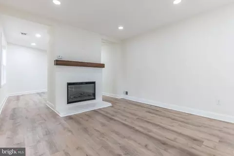 Living - 230 E Juniper Ave, Sterling, VA 20164 photo 2 of 5
