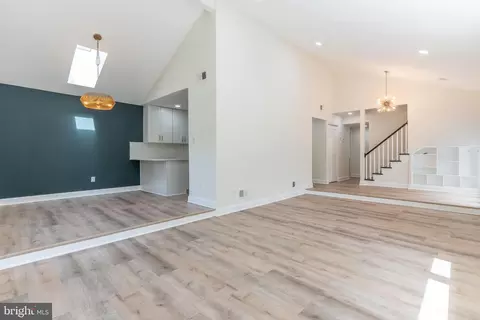 Entry Way - 230 E Juniper Ave, Sterling, VA 20164 photo 1 of 8