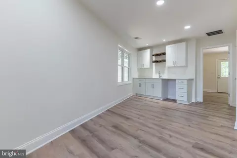 Entry Way - 230 E Juniper Ave, Sterling, VA 20164 photo 6 of 8