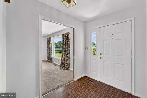 Entry Way - 40297 Braddock Rd, Aldie, VA 20105 photo 3 of 6