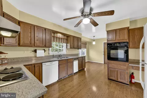 Kitchen - 40297 Braddock Rd, Aldie, VA 20105 photo 1 of 5