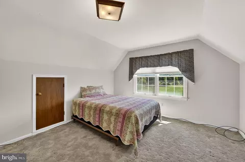 Bedroom - 40297 Braddock Rd, Aldie, VA 20105 photo 6 of 8
