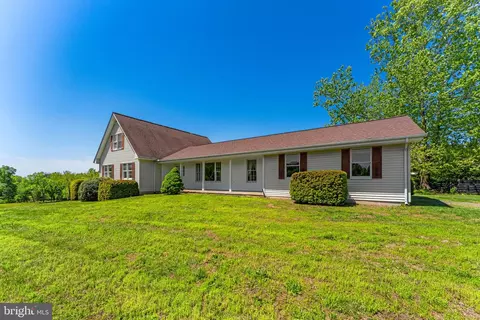 Exterior - 40297 Braddock Rd, Aldie, VA 20105 photo 3 of 9