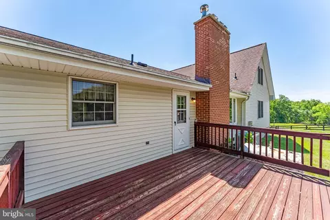 Exterior - 40297 Braddock Rd, Aldie, VA 20105 photo 5 of 9