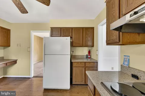 Kitchen - 40297 Braddock Rd, Aldie, VA 20105 photo 4 of 5