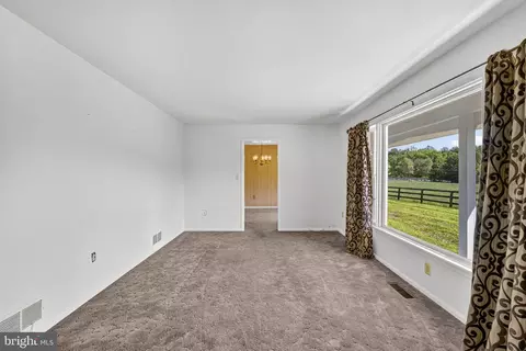 Living - 40297 Braddock Rd, Aldie, VA 20105 photo 1 of 6
