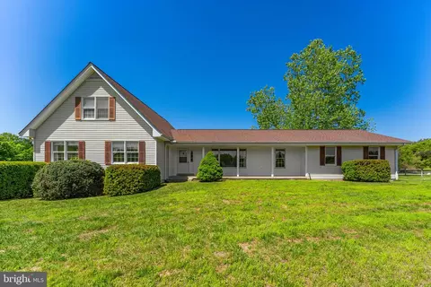 Exterior - 40297 Braddock Rd, Aldie, VA 20105 photo 4 of 9