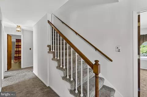 Entry Way - 40297 Braddock Rd, Aldie, VA 20105 photo 5 of 6