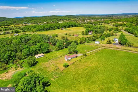 View/Area - 40297 Braddock Rd, Aldie, VA 20105 photo 8 of 12