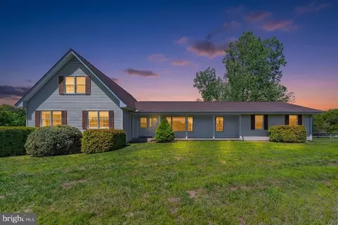40297 Braddock Rd, Aldie, VA 20105