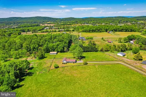 View/Area - 40297 Braddock Rd, Aldie, VA 20105 photo 7 of 12