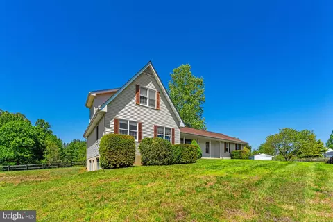 Exterior - 40297 Braddock Rd, Aldie, VA 20105 photo 2 of 9