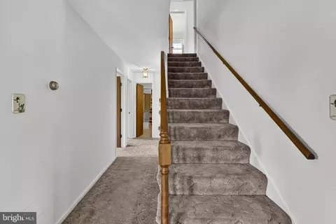 Entry Way - 40297 Braddock Rd, Aldie, VA 20105 photo 4 of 6