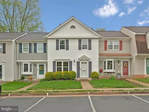 16 Dulany Ct, Sterling, VA 20165