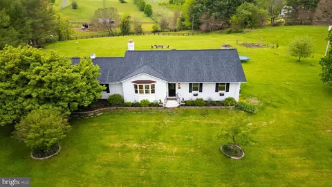 16045 Hamilton Station Rd, Waterford, VA 20197